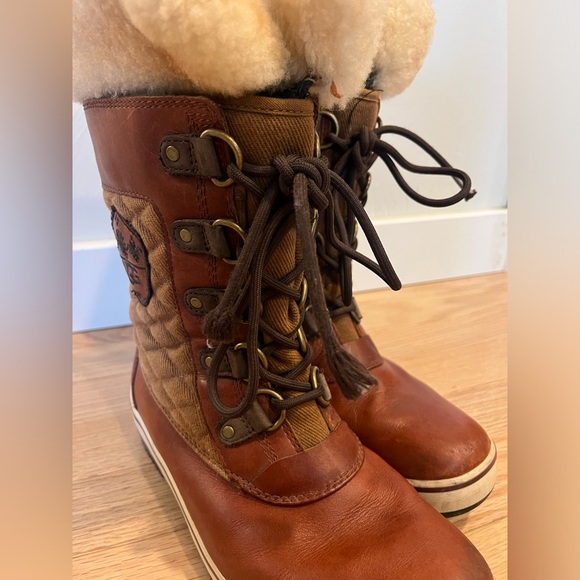 UGG Leather Tall Boot with Lambs Fur. 7M winter snow boots - Picture 12 of 15